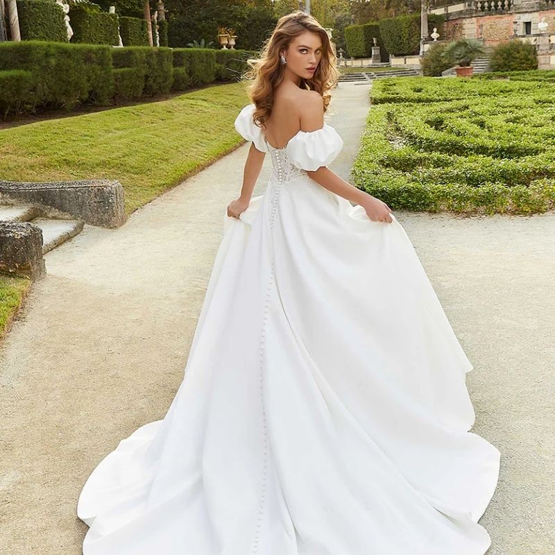 Bridal Looks for a Modern Minimalist Wedding