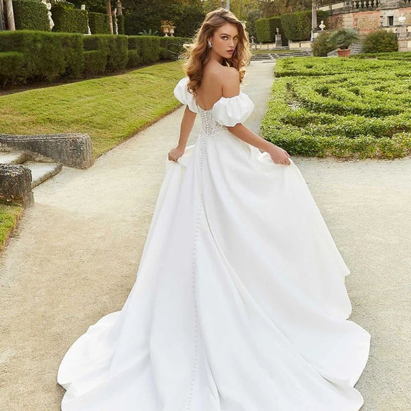Bridal Looks for a Modern Minimalist Wedding