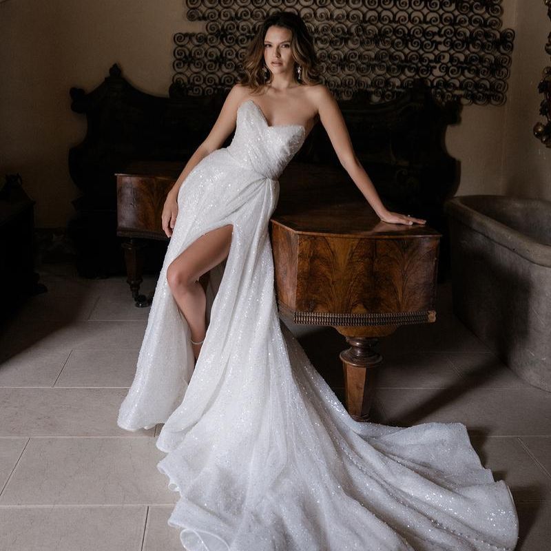 brides wedding dress falls off Girls Wedding Dress Falls Off