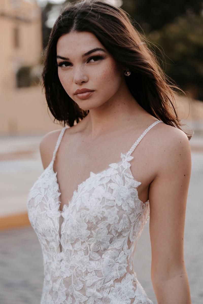 Allure Romance Style Number 3561 - 3