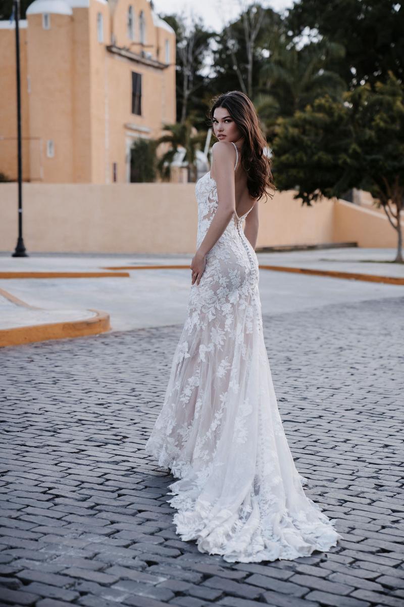 Allure Romance Style Number 3561 - 4