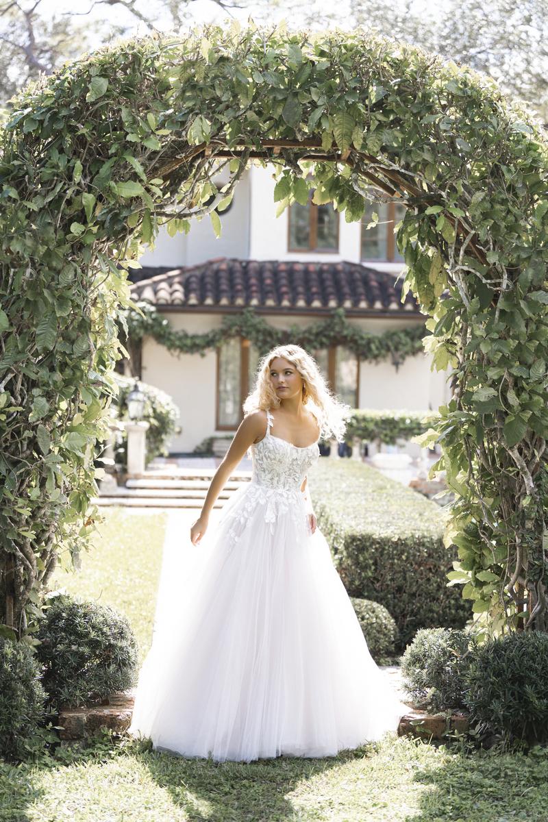 Allure Romance Style Number R3852L - 1