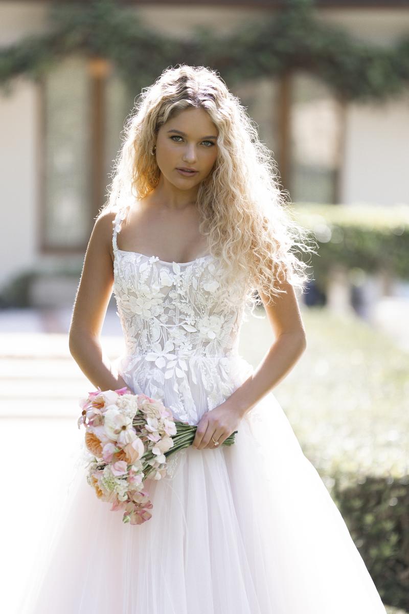 Allure Romance Style Number R3852L - 3