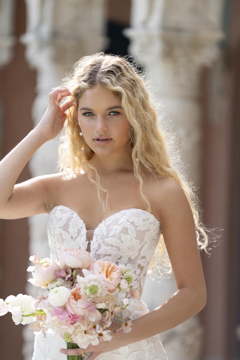 Allure Romance Style Number R3854L - 8