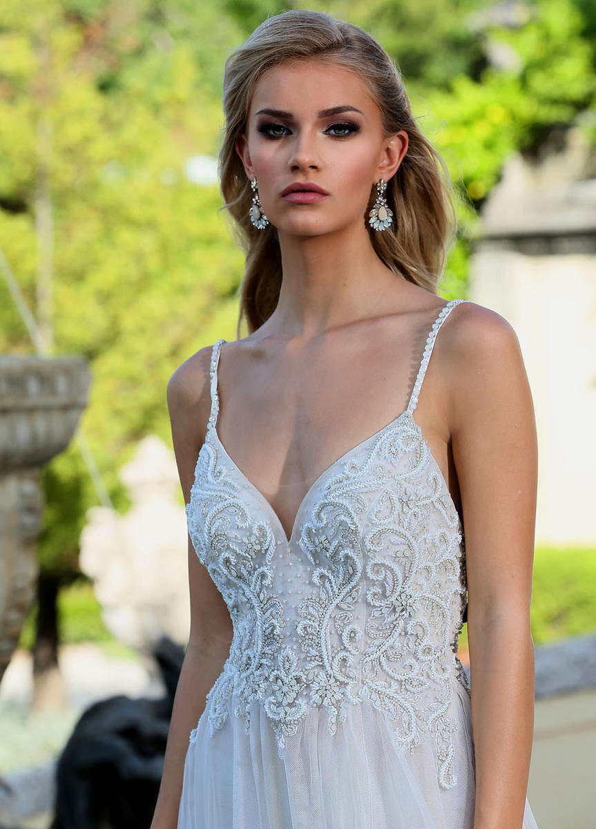 Ashley and Justin Bride Style Number 10571 - 3