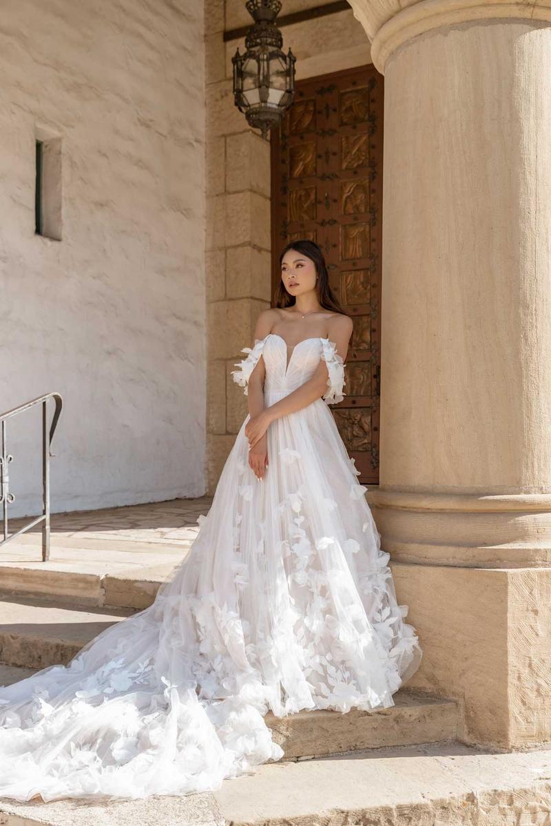 Essense Bridal Collection Style Number D3734 - 3