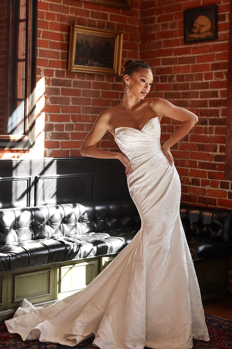 Essense Bridal Collection Style Number D4300 - 4