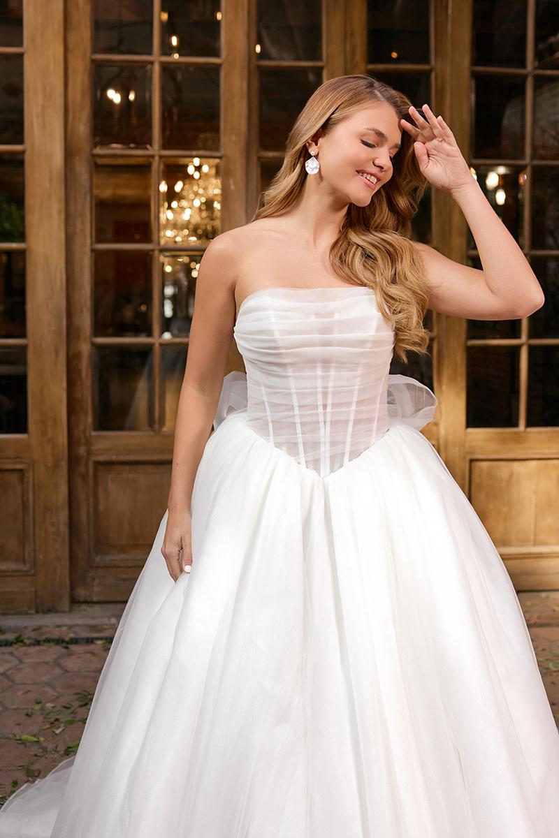 Essense Bridal Collection Style Number D4322 - 5