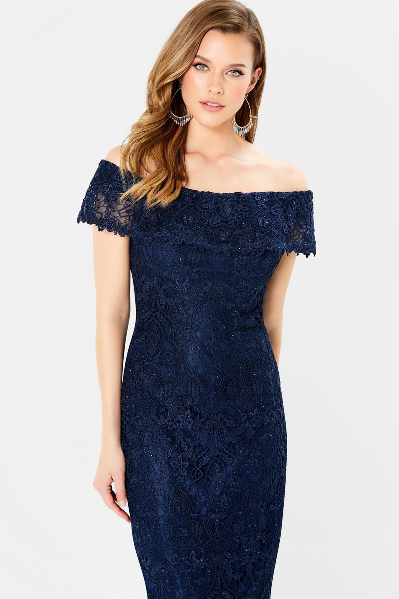 Montage Style Number 220947 - 9