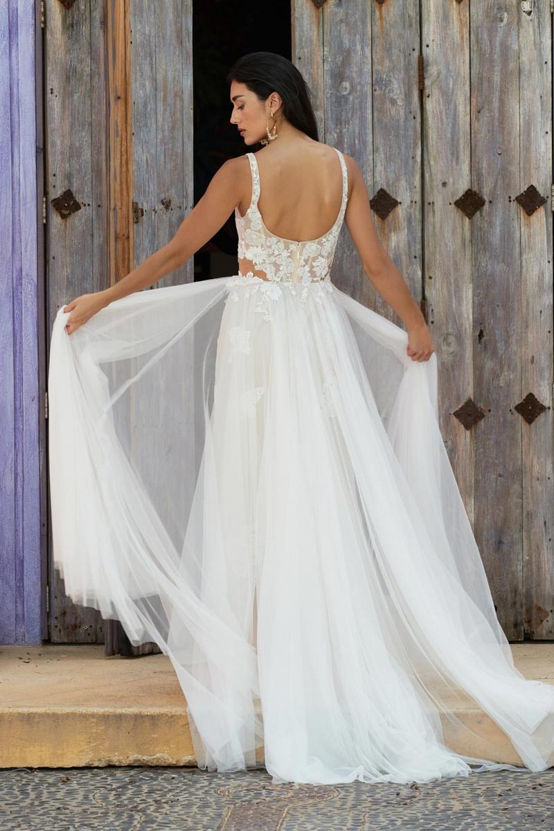 Willowby Style Number 58716 - 2