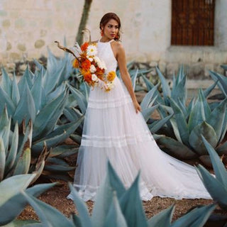 Which Jewelry To Wear With Common Wedding Dress Necklines