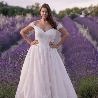 Plus-Size Wedding Dress Fitting Tips for the Perfect Fit