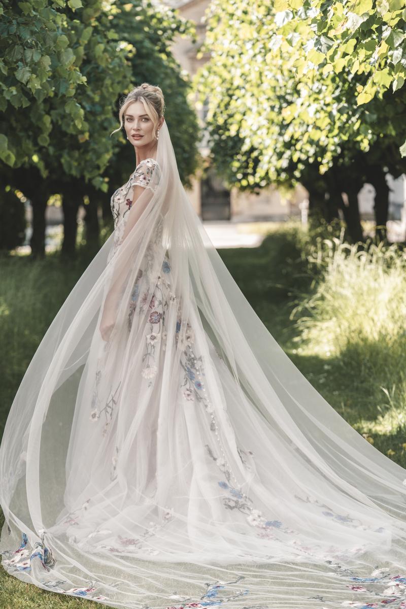 Bridgerton Style Number BR1006V - 1