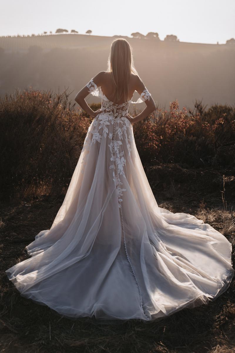 Allure Romance Style Number 3500 - 2