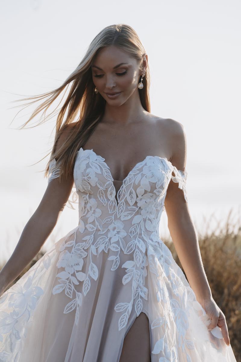 Allure Romance Style Number 3500 - 3