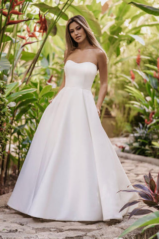 Allure Romance Style Number 3563 - 1