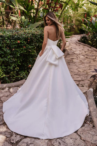 Allure Romance Style Number 3563 - 2