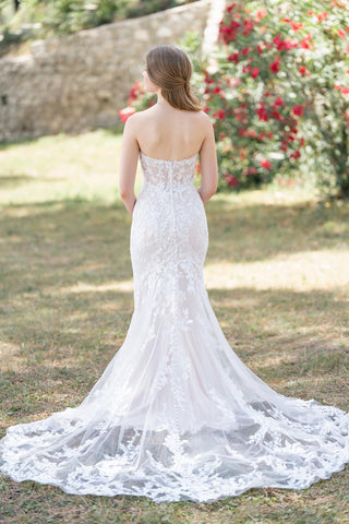 Allure Romance Style Number R3802L - 2