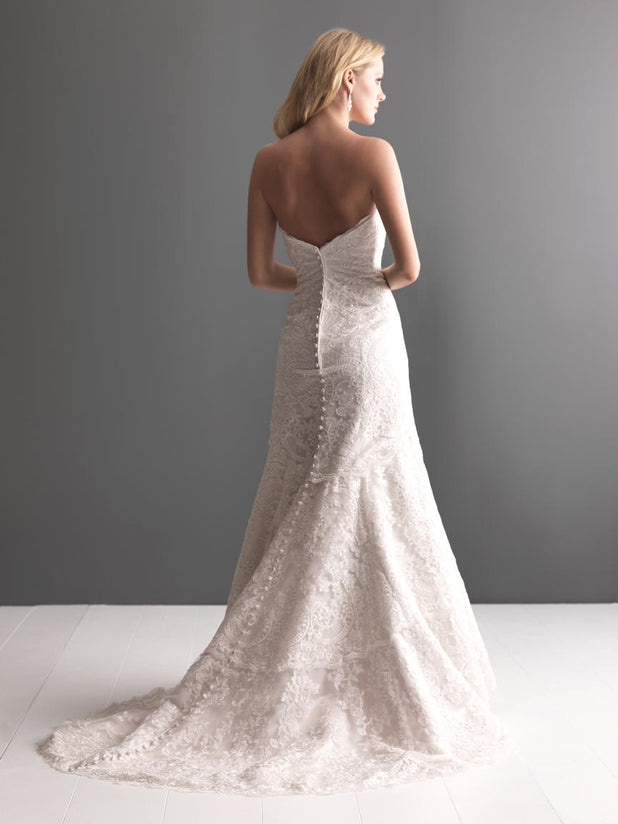 Allure Romance Style Number 2600 - 2
