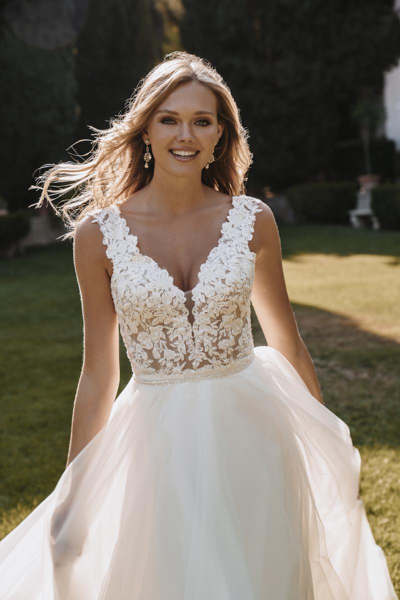 Allure Romance Style Number 3509L - 3