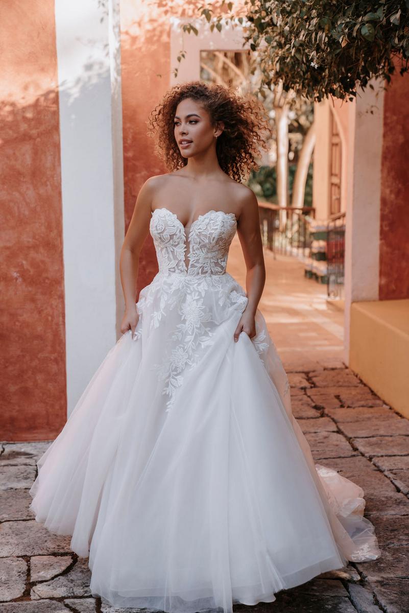 Allure Romance Style Number 3550L - 3