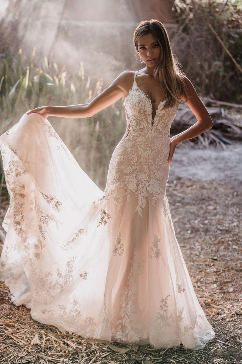 Allure Romance Style Number 3552L - 3