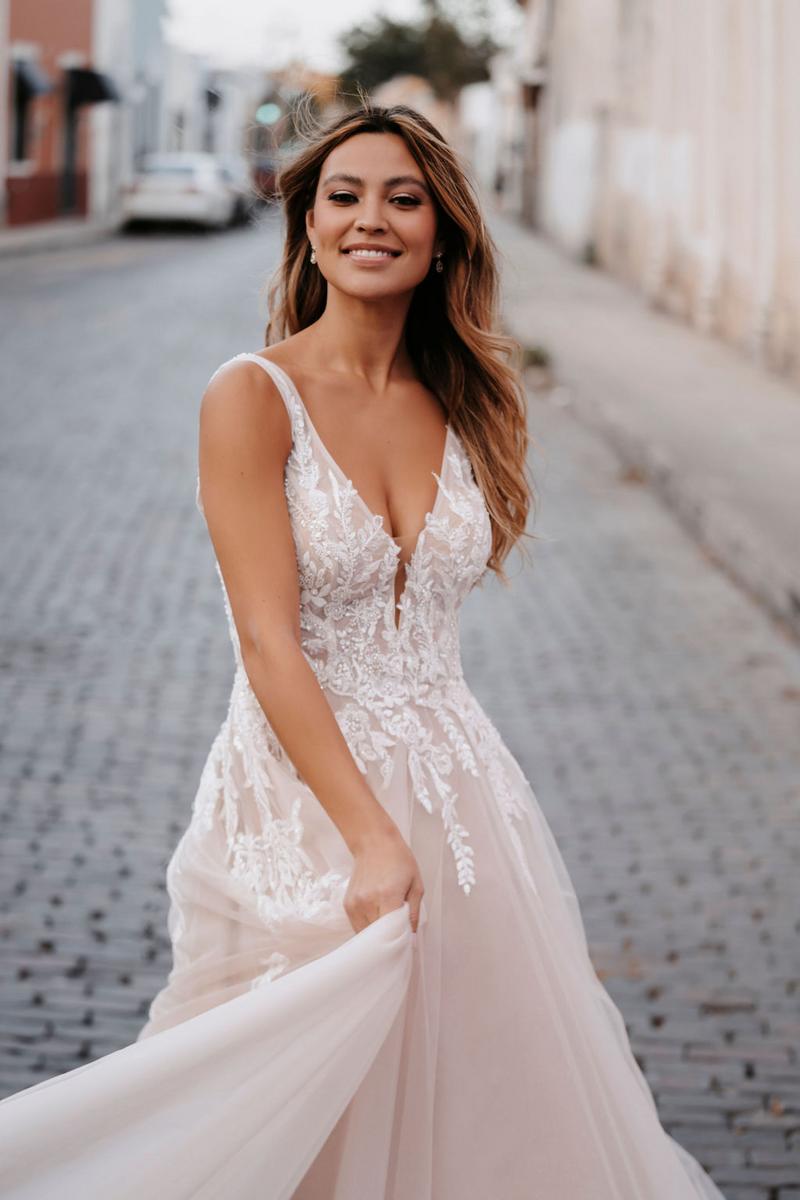 Allure Romance Style Number 3554 - 3