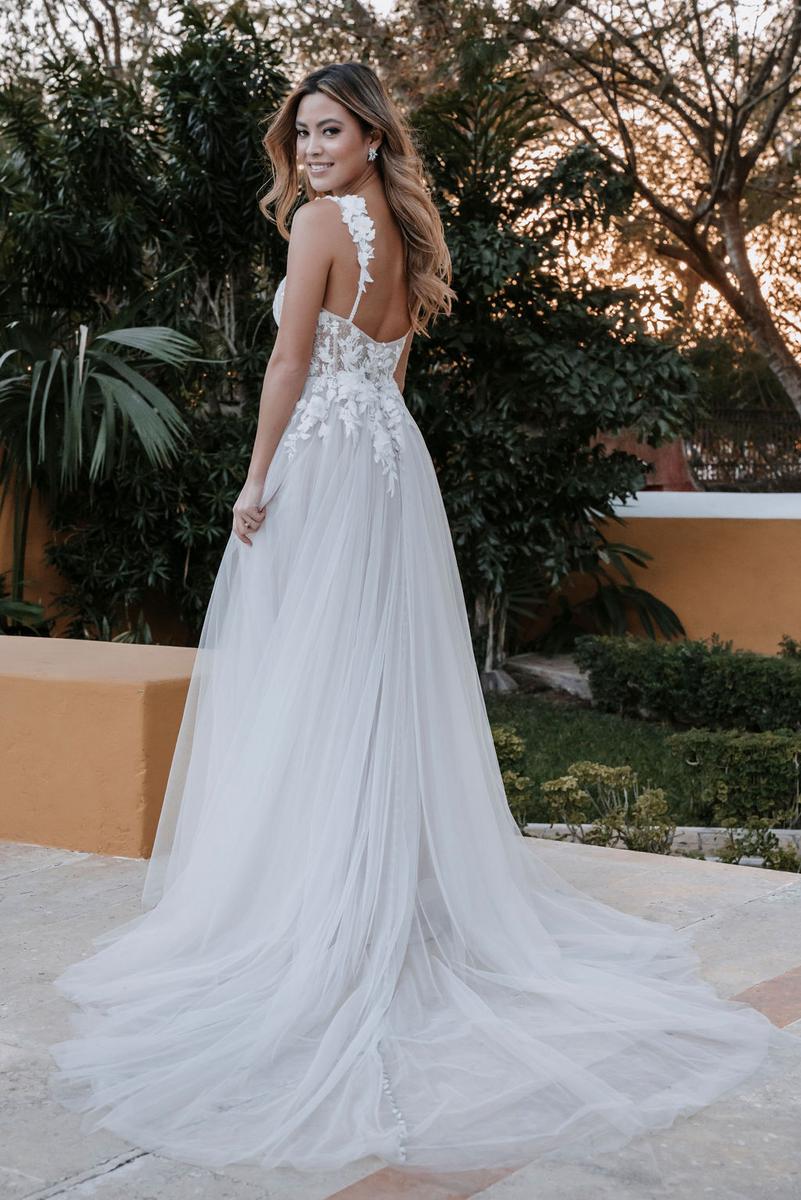 Allure Romance Style Number 3557LNS - 4