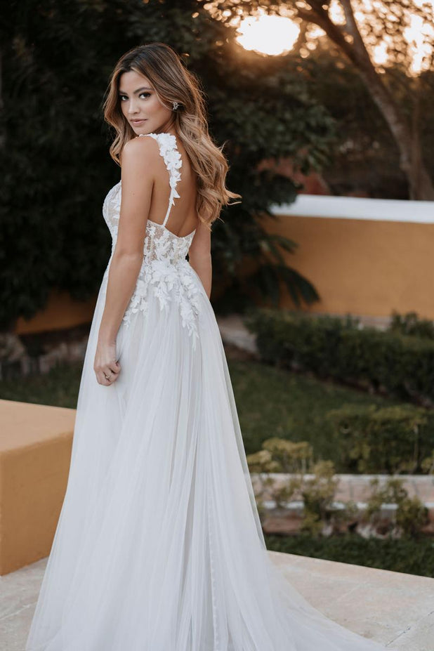 Allure Romance Style Number 3557LNS - 2