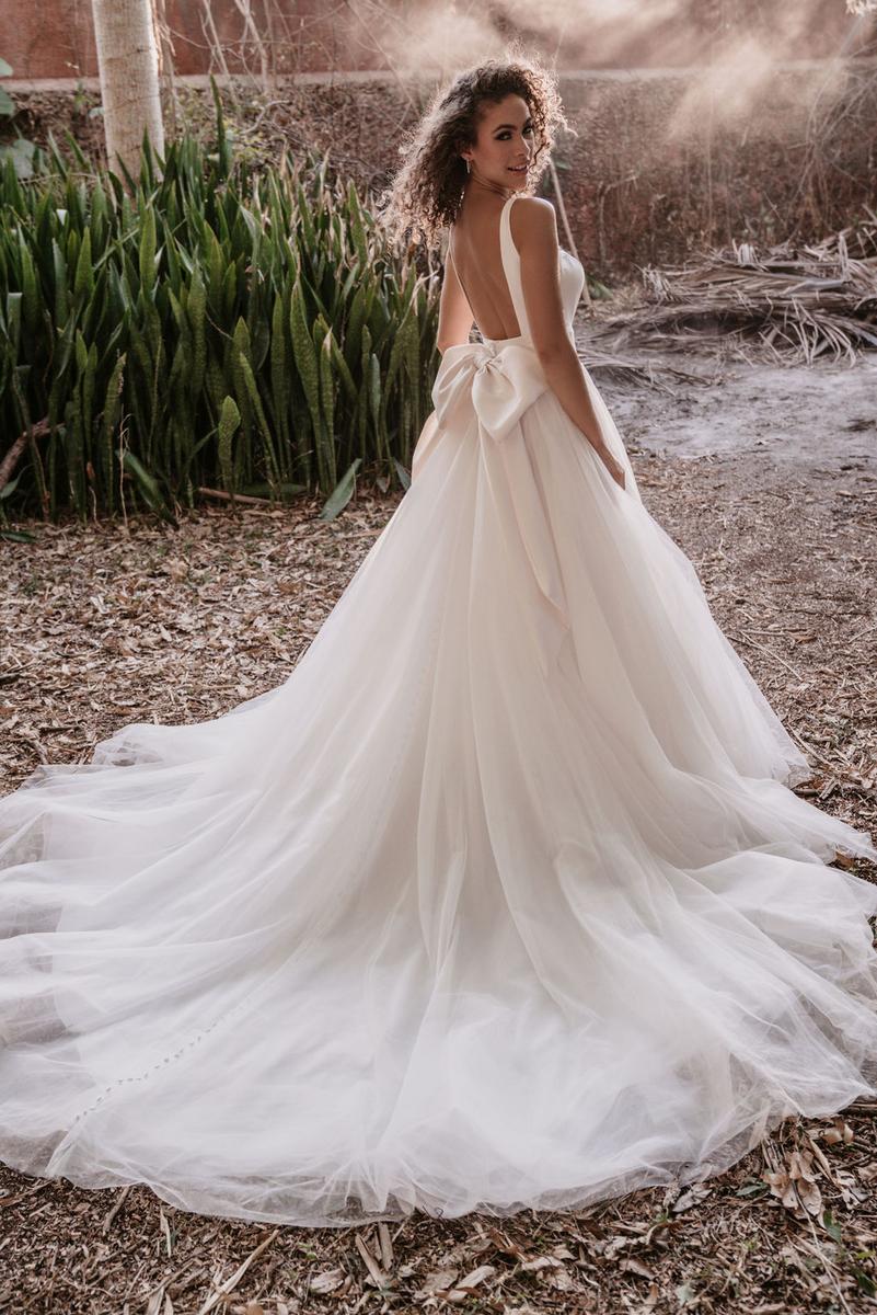 Allure Romance Style Number 3559 - 2