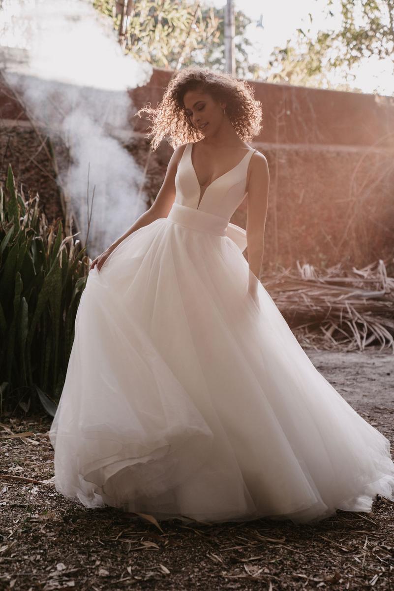 Allure Romance Style Number 3559 - 4