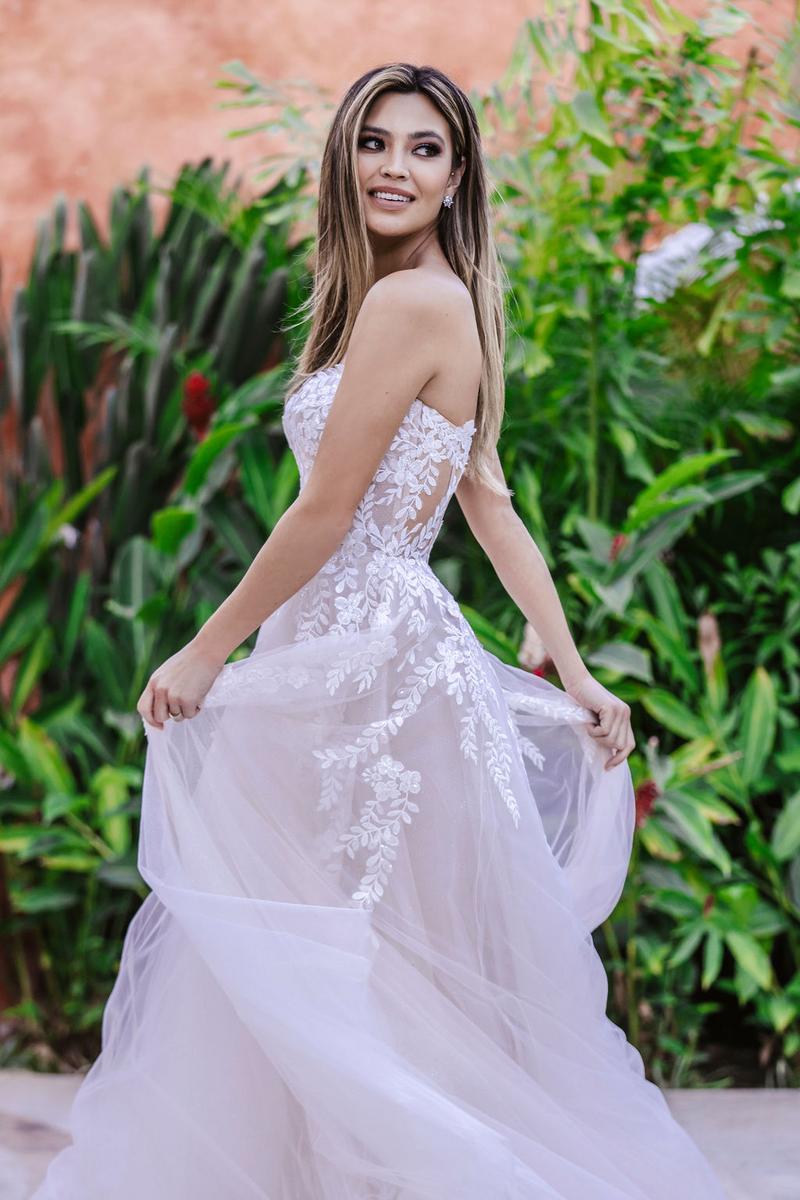 Allure Romance Style Number 3560 - 3