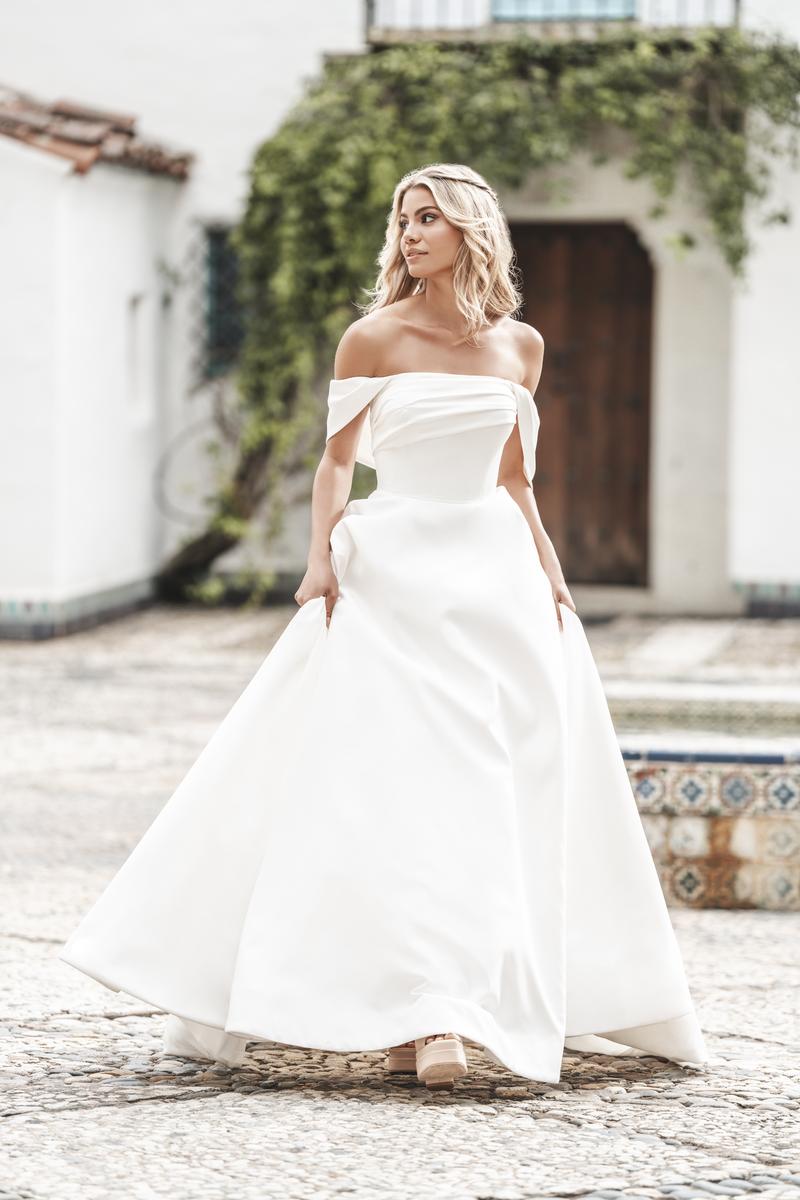 Allure Romance Style Number R3762 - 5
