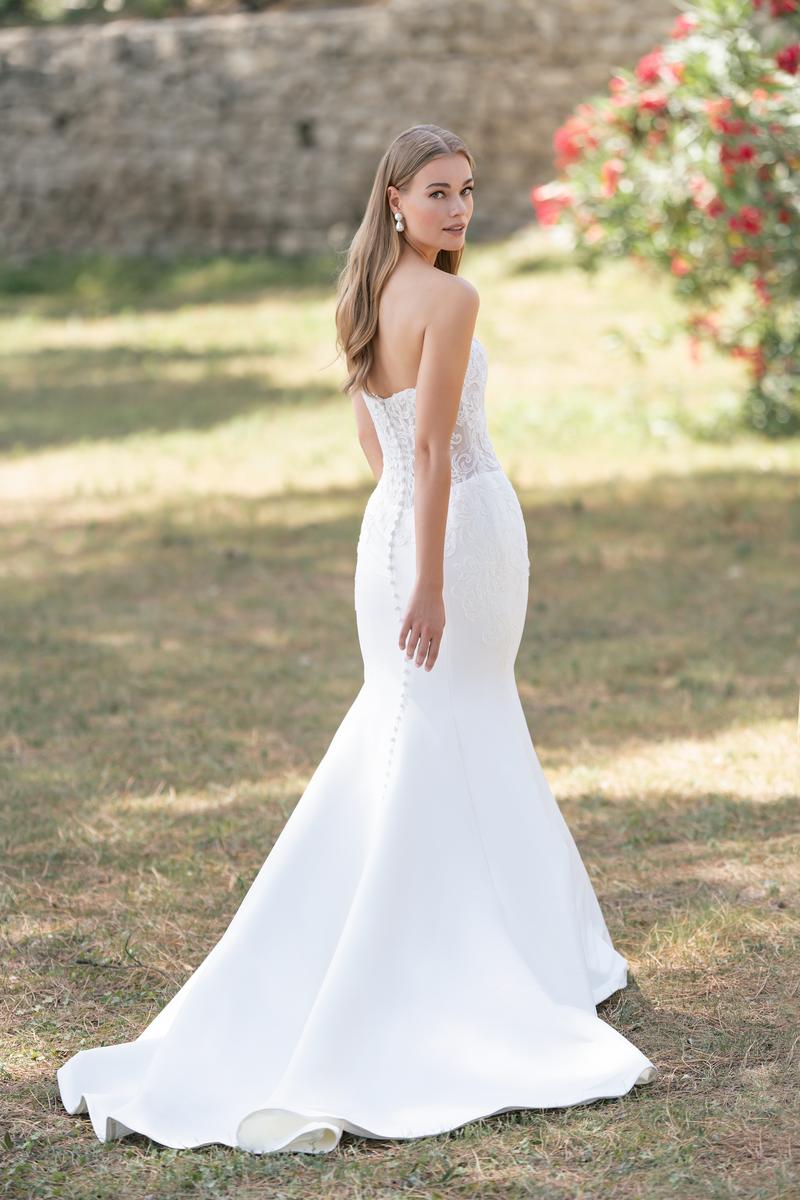 Allure Romance Style Number R3809L - 2