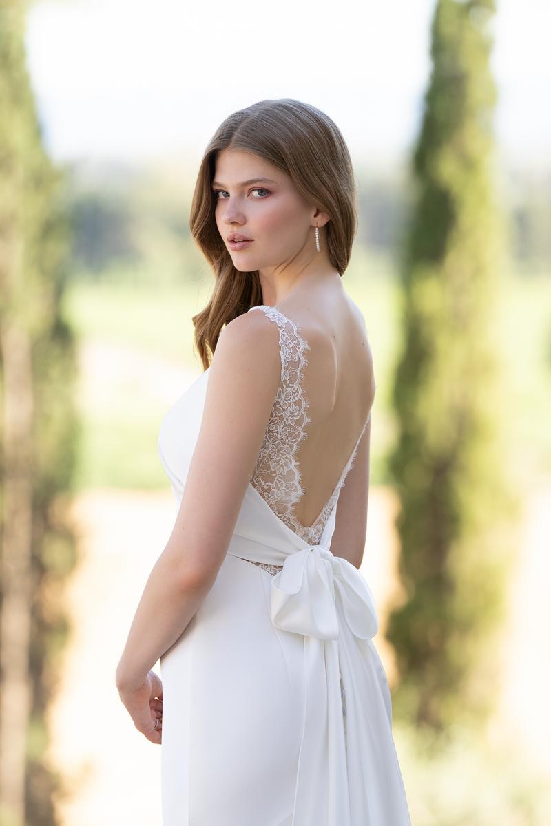 Allure Romance Style Number R3814 - 4