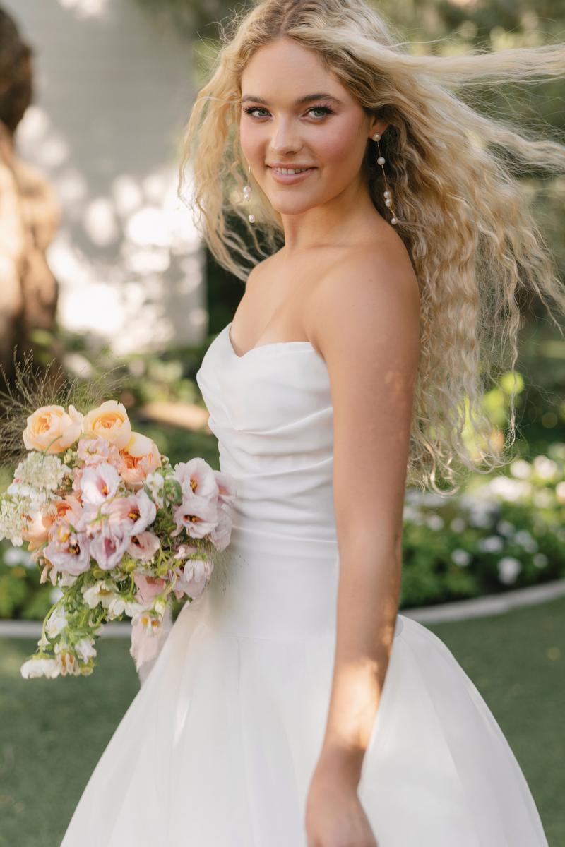 Allure Romance Style Number R3900 - 6