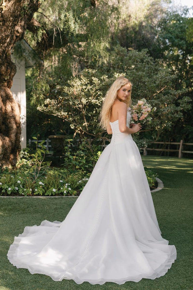 Allure Romance Style Number R3900 - 2