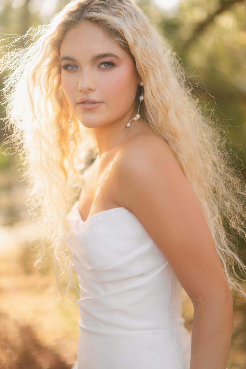 Allure Romance Style Number R3900 - 7