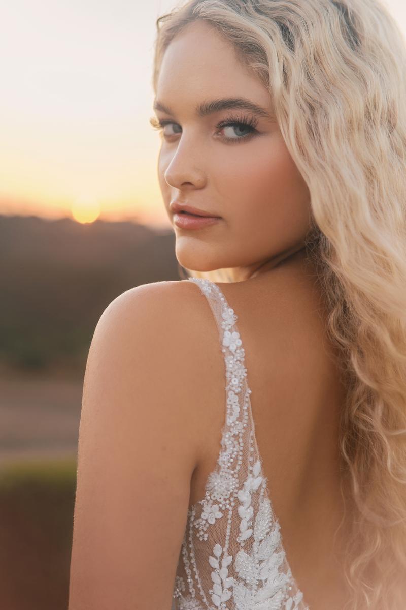 Allure Romance Style Number R3910 - 10