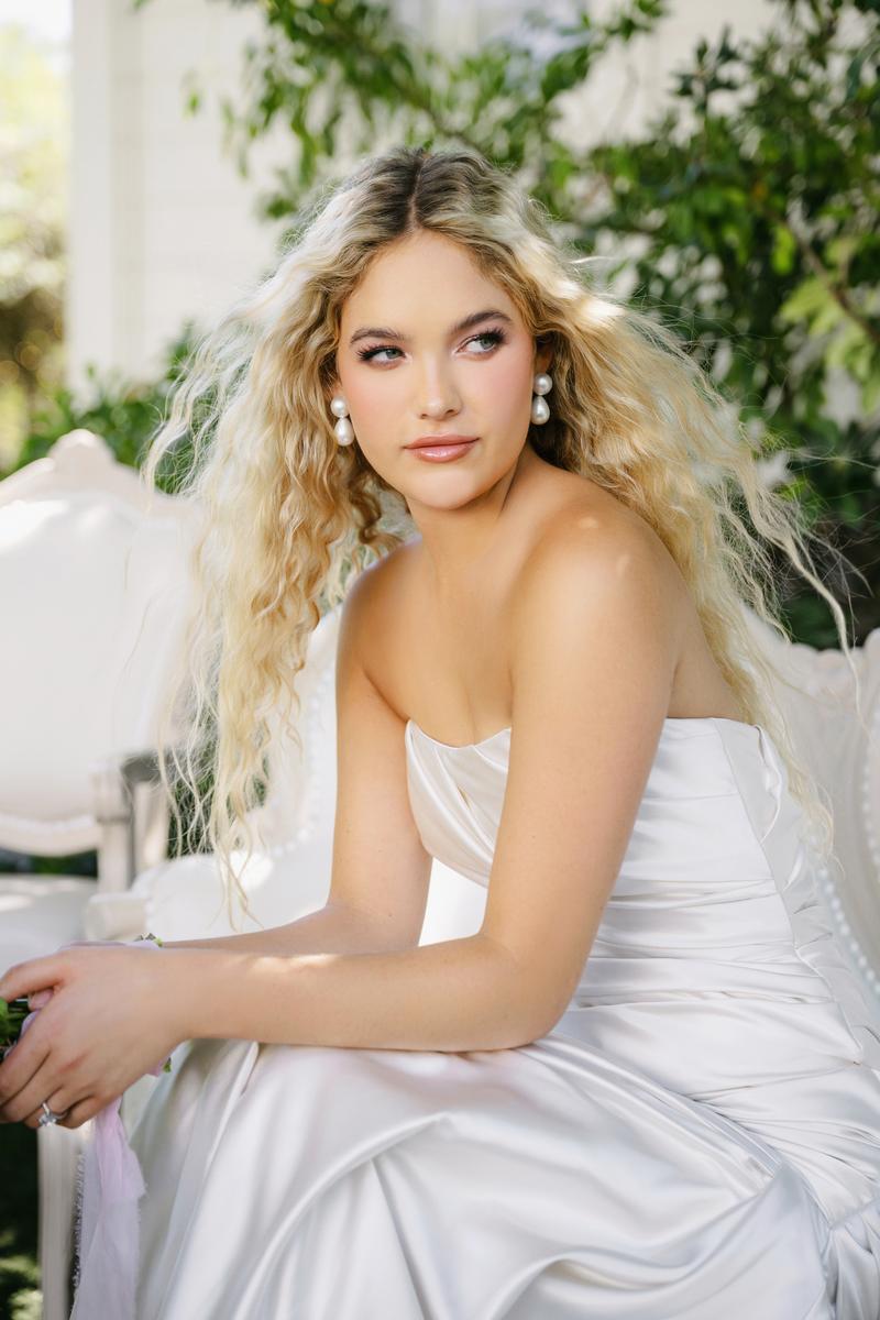 Allure Romance Style Number R3911 - 8