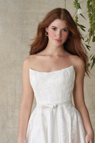Allure Romance Style Number R3984 - 7