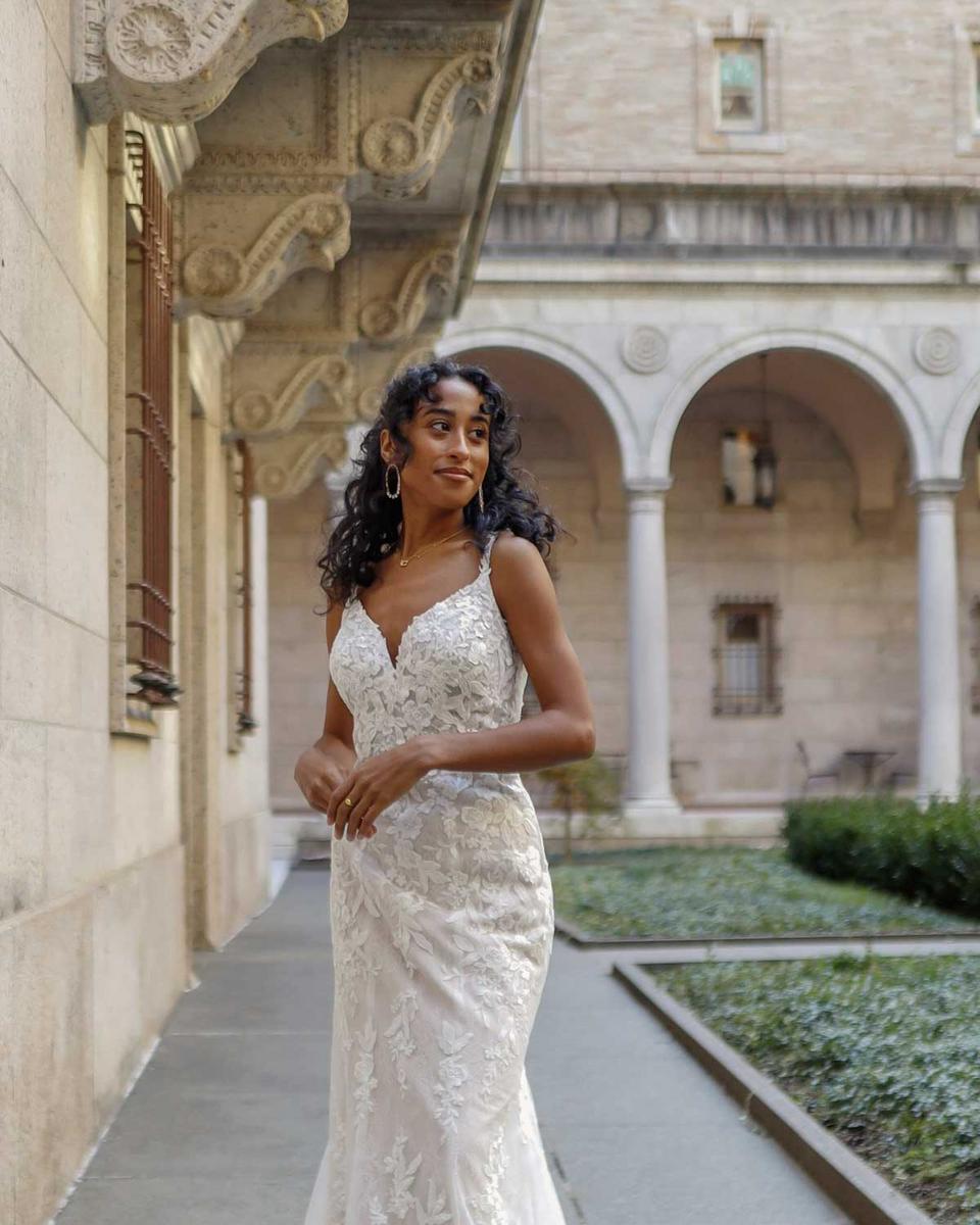 Essense Bridal Collection Style Number D3695 - 5