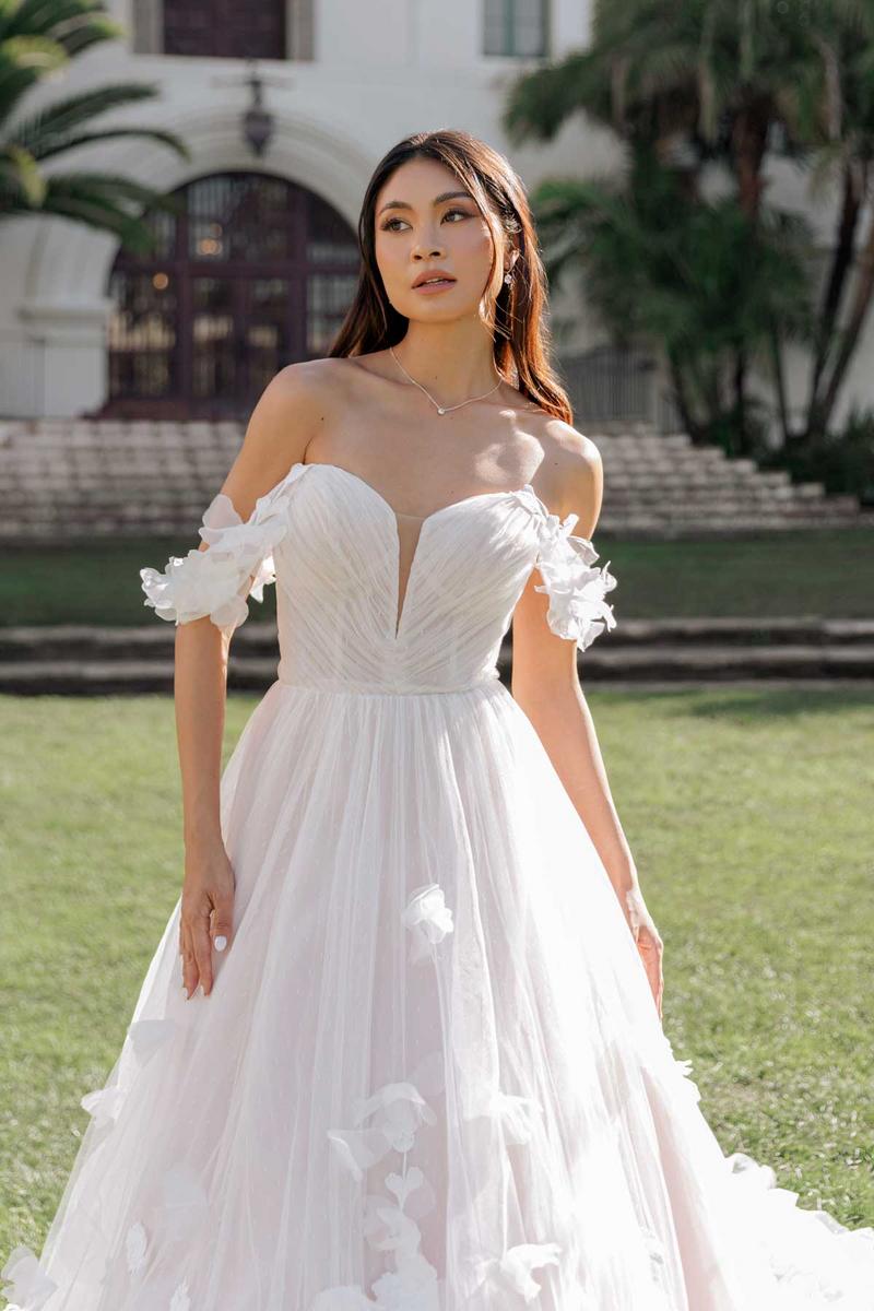 Essense Bridal Collection Style Number D3734 - 11