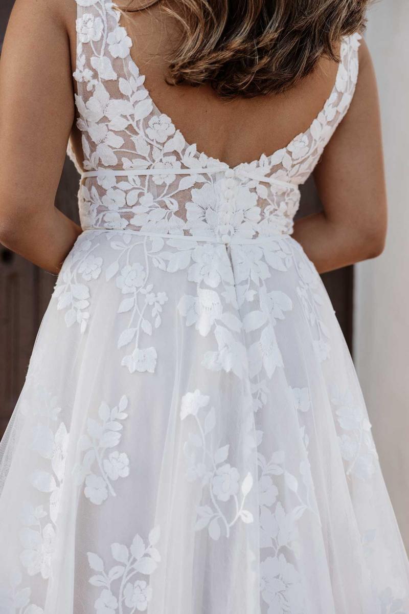 Essense Bridal Collection Style Number D3783 - 8