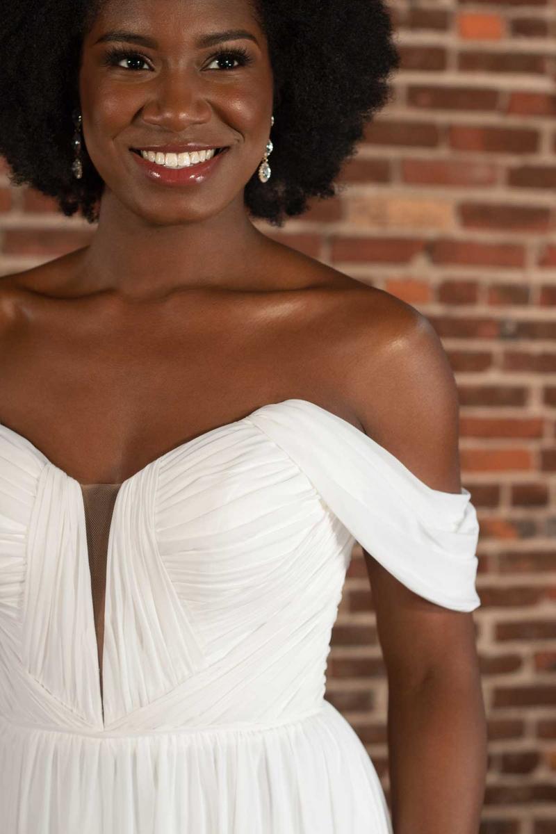 Essense Bridal Collection Style Number D3824 - 8