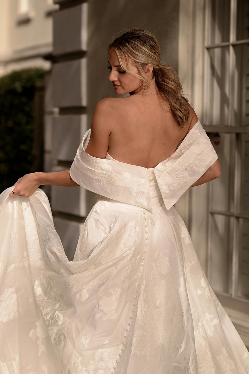 Essense Bridal Collection Style Number D3971 - 8