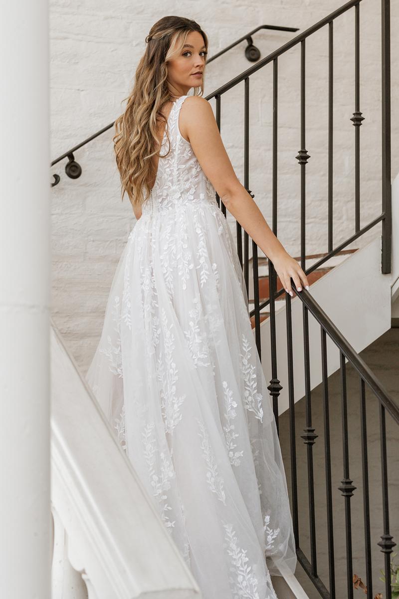 Essense Bridal Collection Style Number D4007 - 4