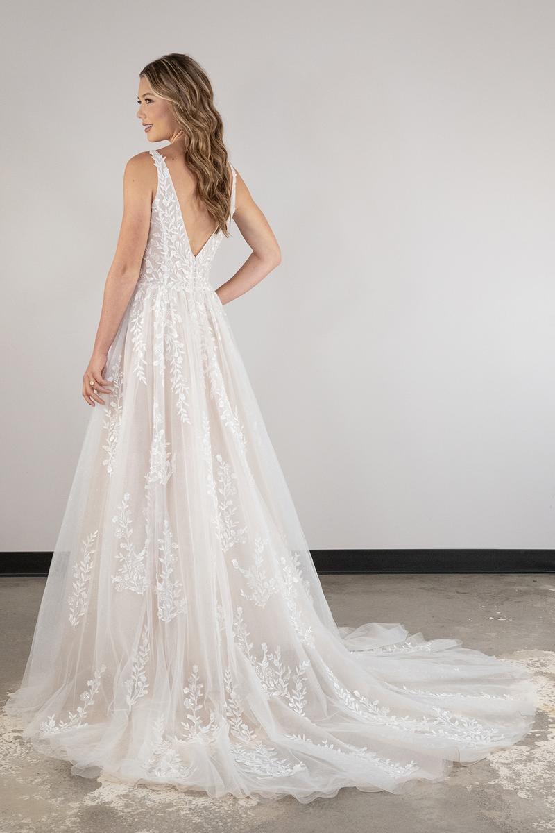 Essense Bridal Collection Style Number D4007 - 8