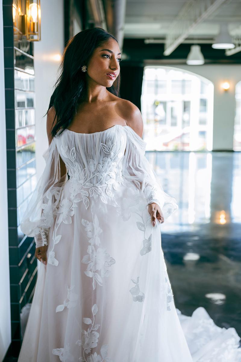 Essense Bridal Collection Style Number D4029 - 5