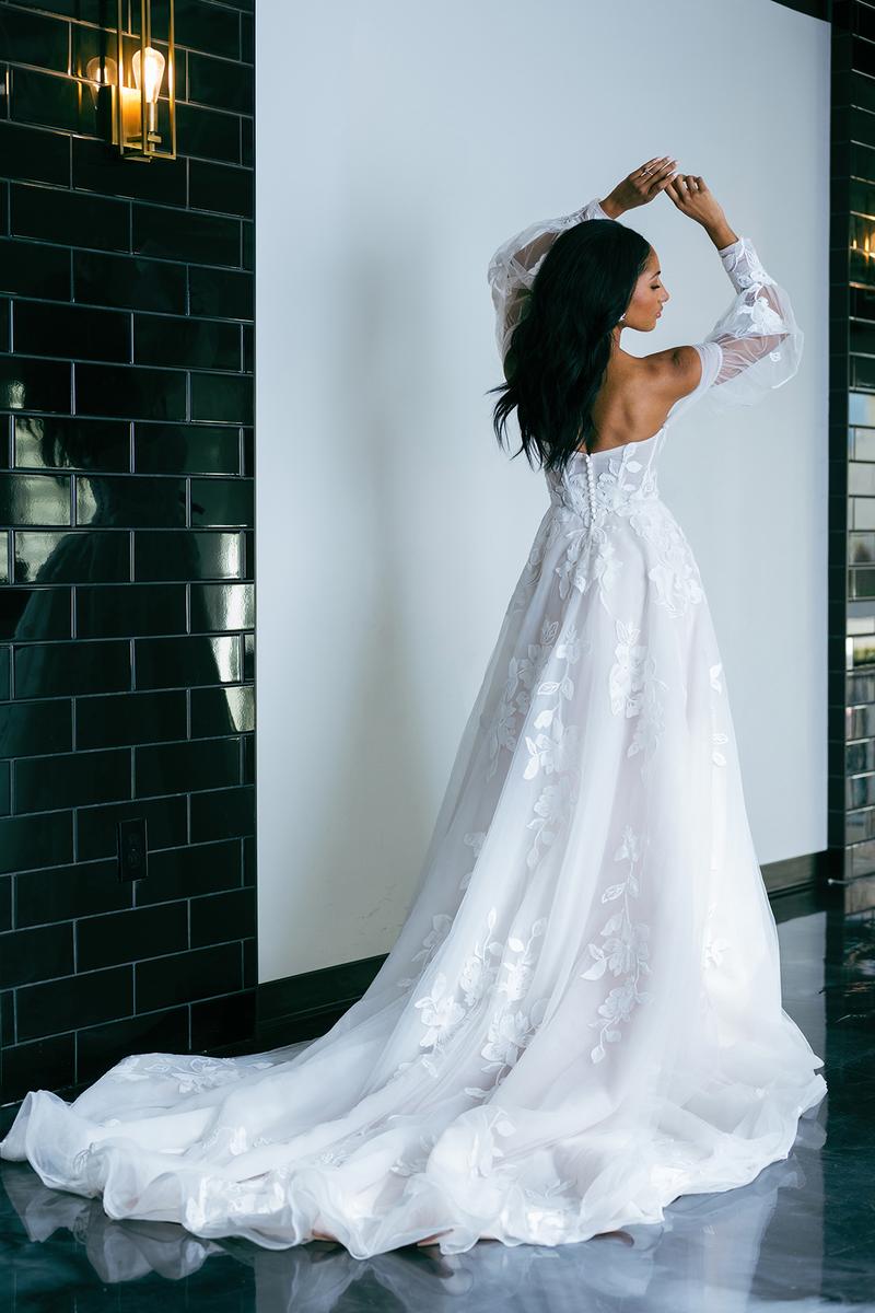 Essense Bridal Collection Style Number D4029 - 4